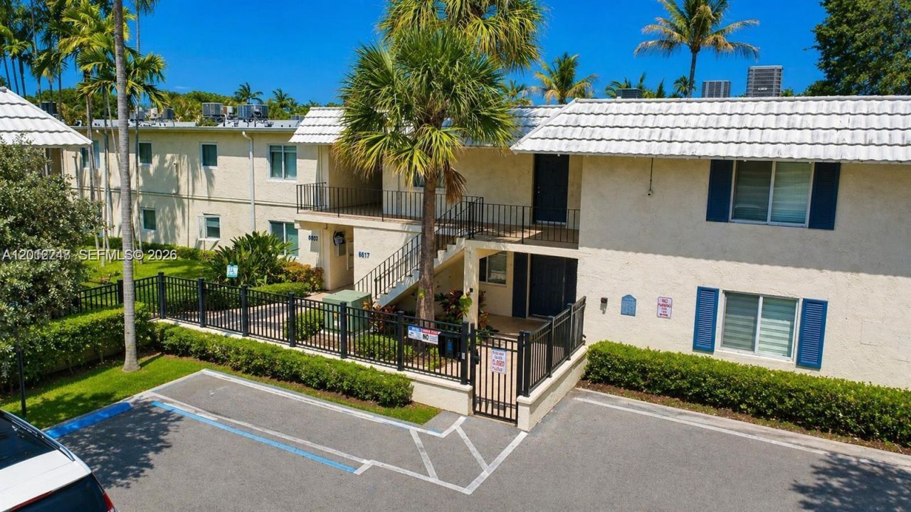 8609 SW 68th Ct , Unit 22, Pinecrest, FL 33156 Photo