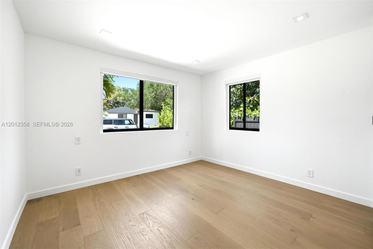 120 NE 49th St , Miami, FL 33137 Photo