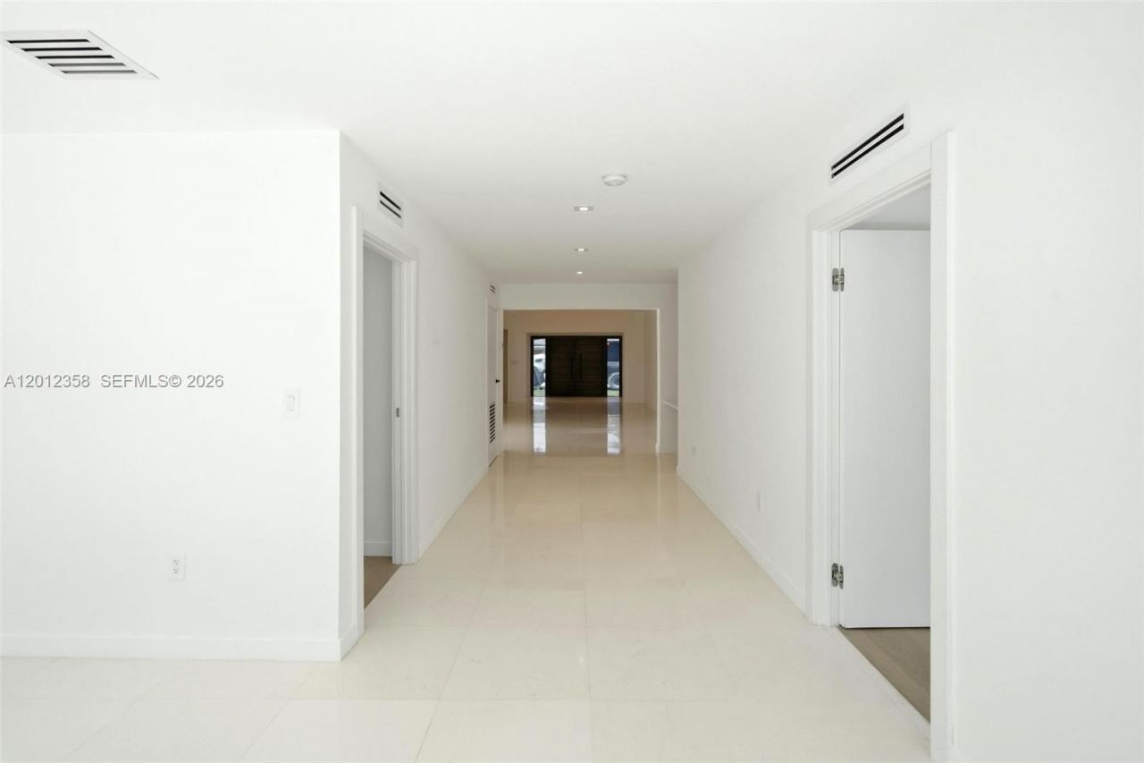 120 NE 49th St , Miami, FL 33137 Photo