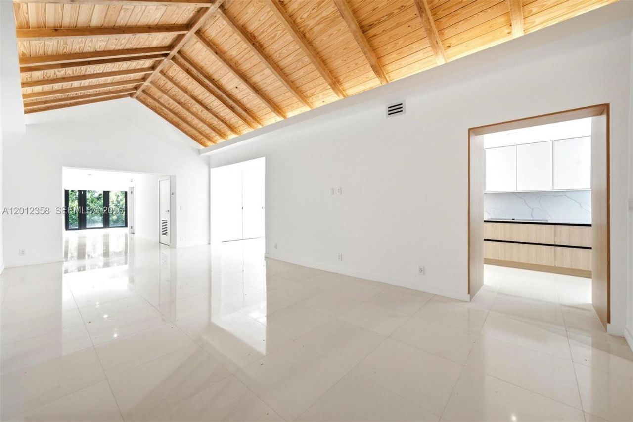 120 NE 49th St , Miami, FL 33137 Photo