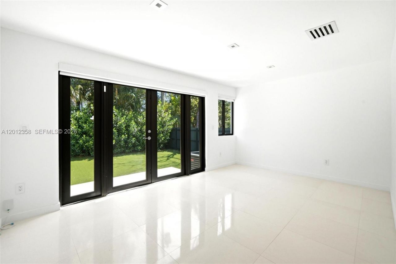 120 NE 49th St , Miami, FL 33137 Photo