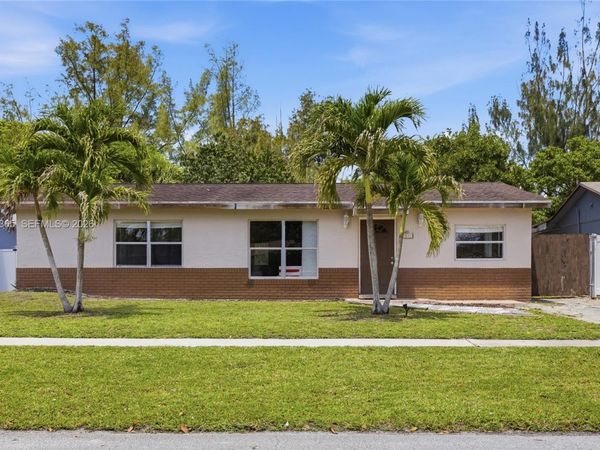 7811 SW 9th St , North Lauderdale, FL 33068