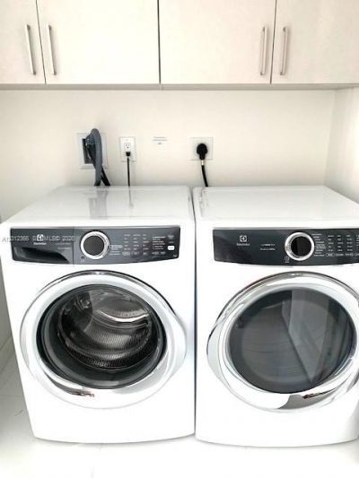851 NE 1st Ave , Unit 2110, Miami, FL 33132 Photo