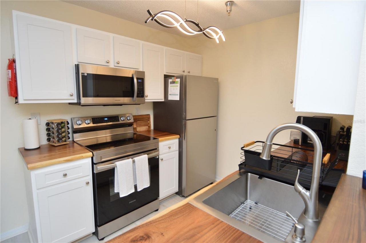 10263 Gandy Boulevard N, Unit 414, Saint Petersburg, FL 33702 Photo