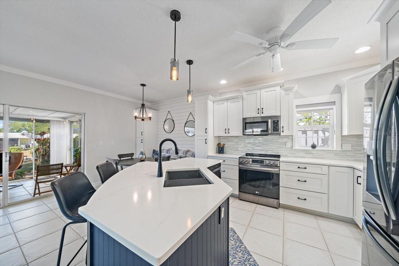 5940 Driftwood Avenue, Unit 15, Sarasota, FL 34231 Photo