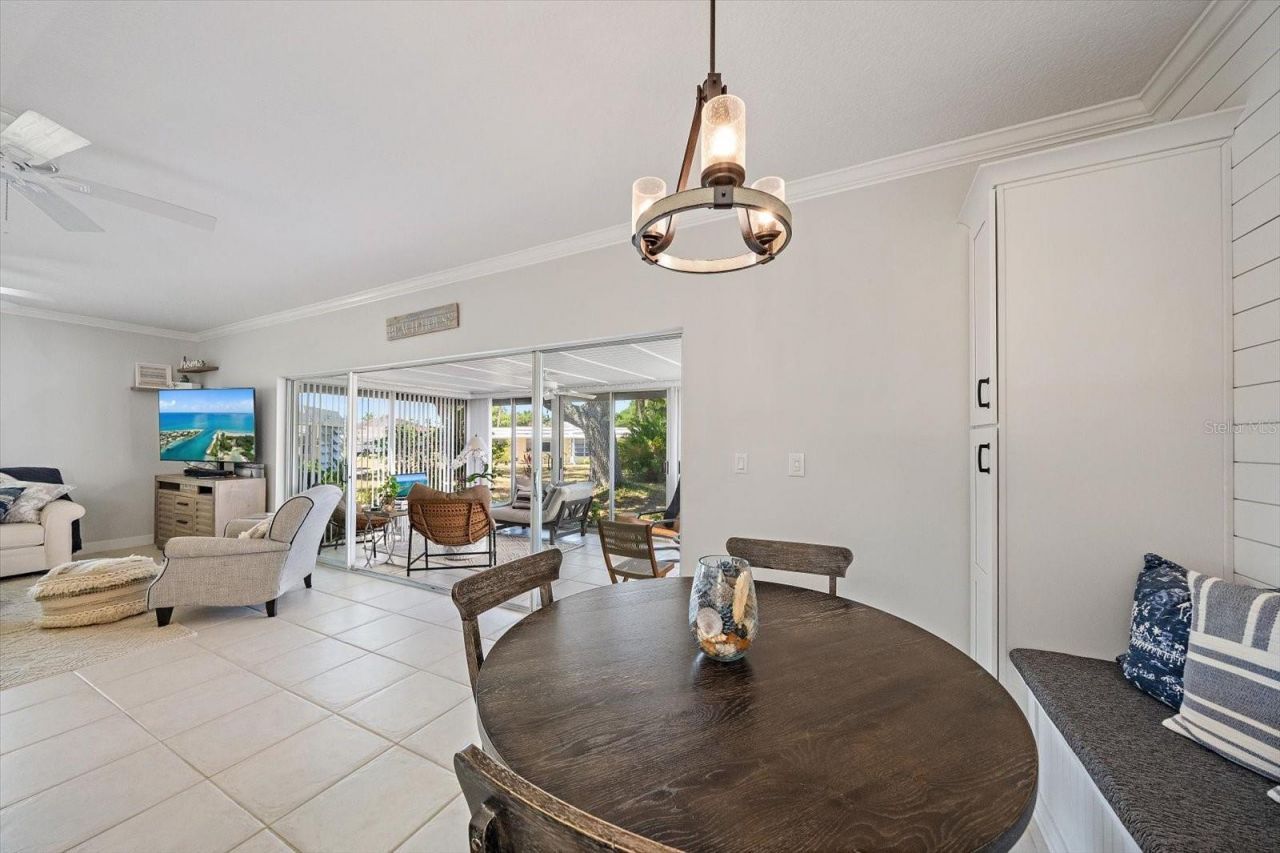 5940 Driftwood Avenue, Unit 15, Sarasota, FL 34231 Photo