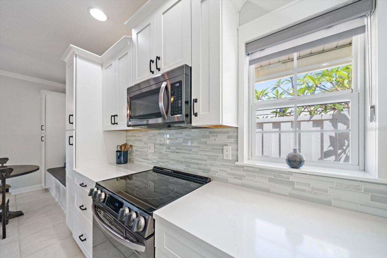 5940 Driftwood Avenue, Unit 15, Sarasota, FL 34231 Photo