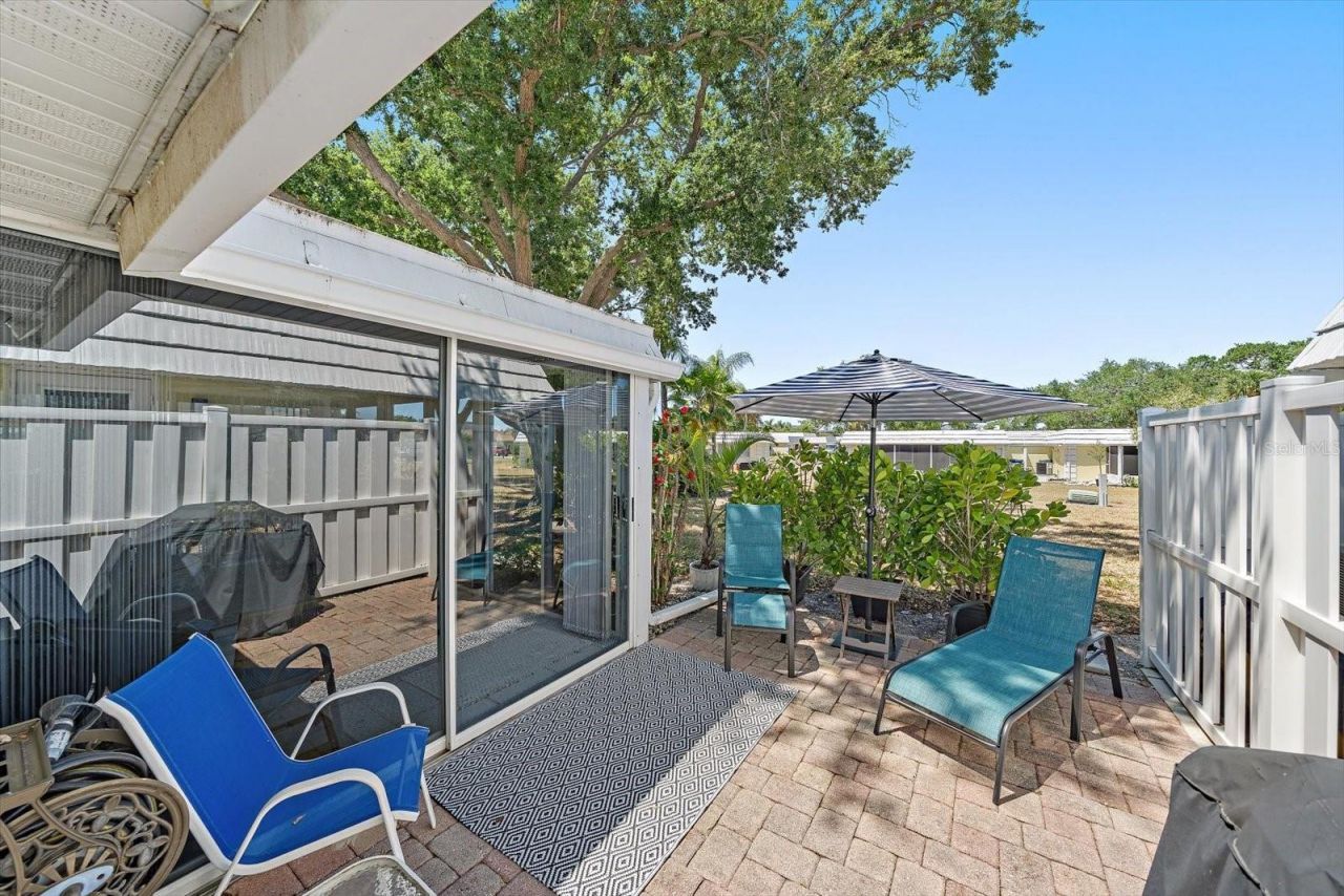 5940 Driftwood Avenue, Unit 15, Sarasota, FL 34231 Photo