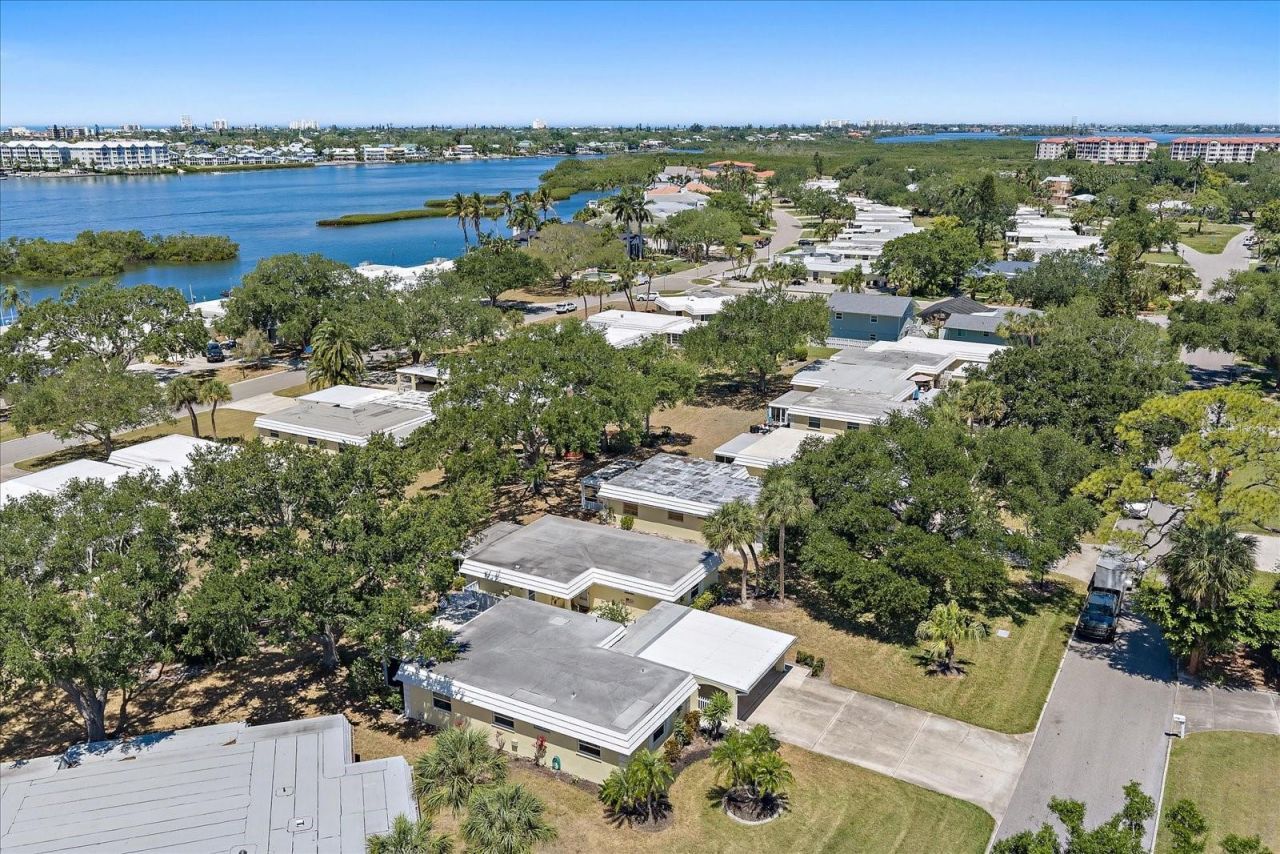 5940 Driftwood Avenue, Unit 15, Sarasota, FL 34231 Photo