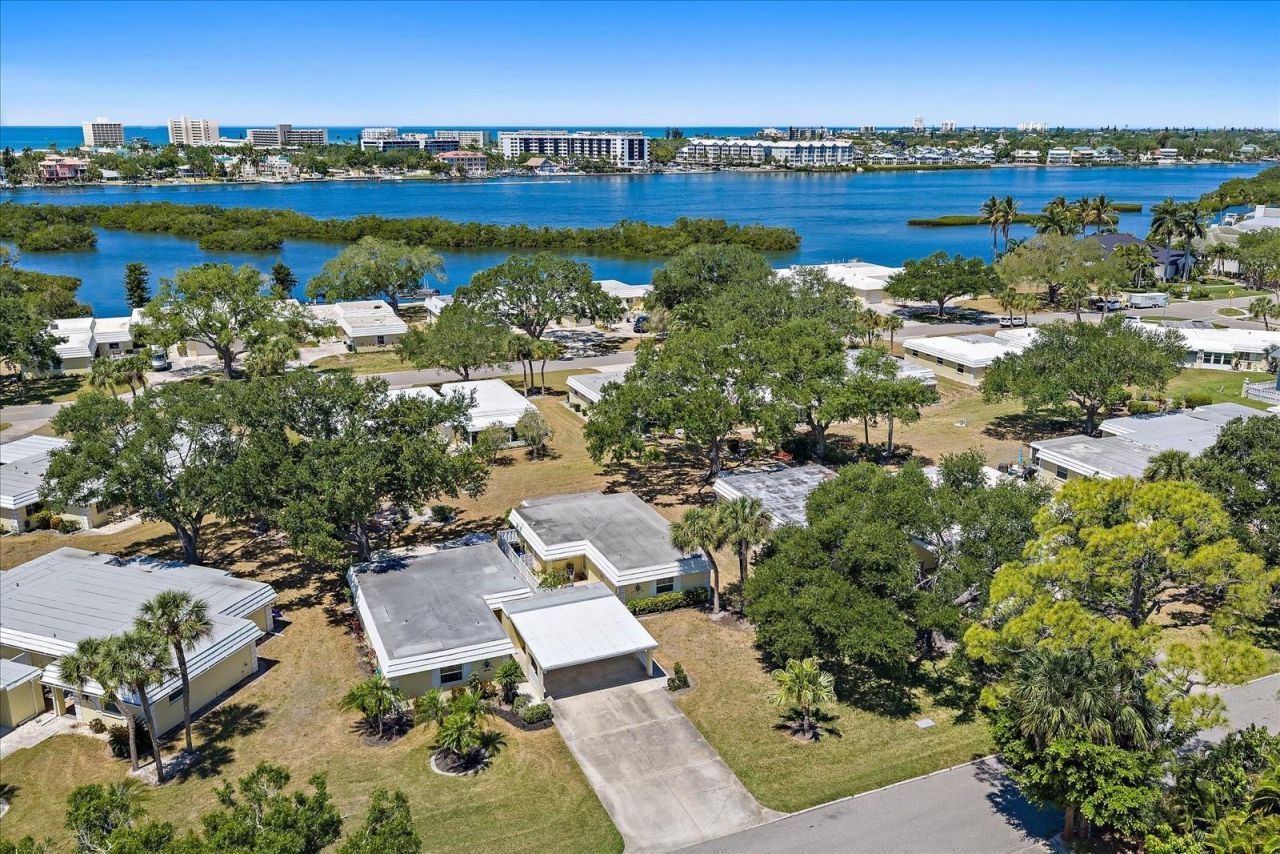 5940 Driftwood Avenue, Unit 15, Sarasota, FL 34231 Photo