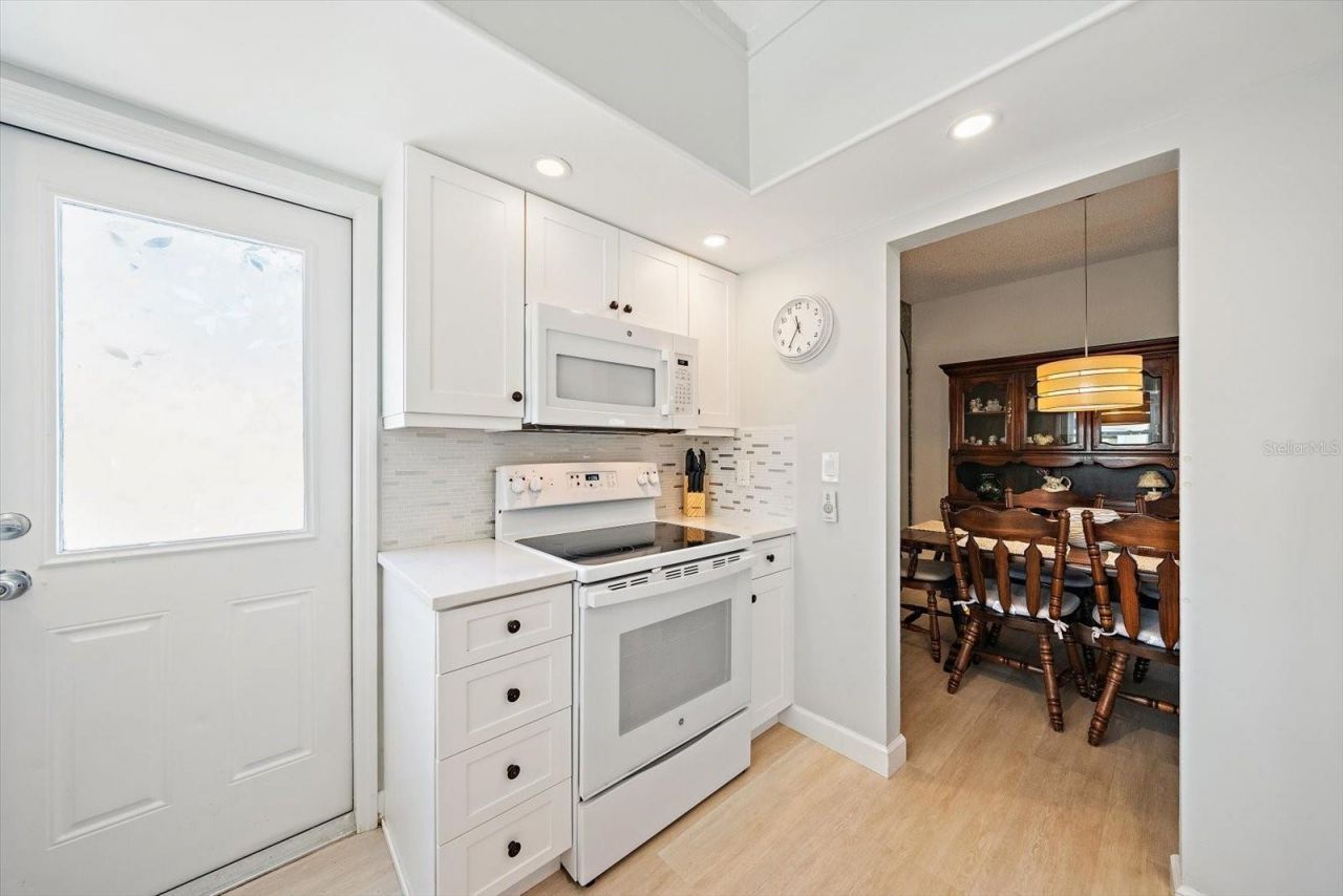 5936 Driftwood Avenue, Unit 16, Sarasota, FL 34231 Photo