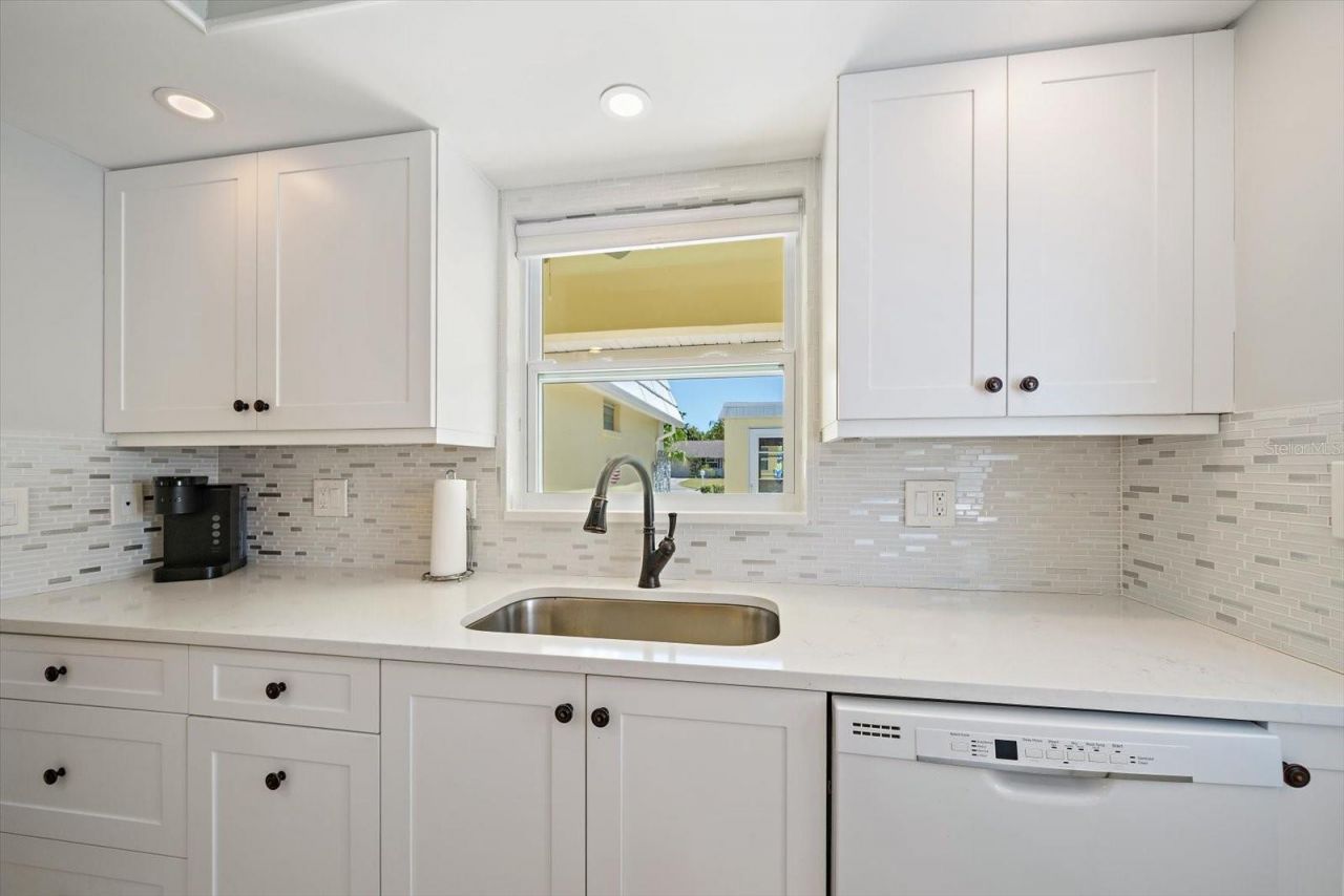 5936 Driftwood Avenue, Unit 16, Sarasota, FL 34231 Photo