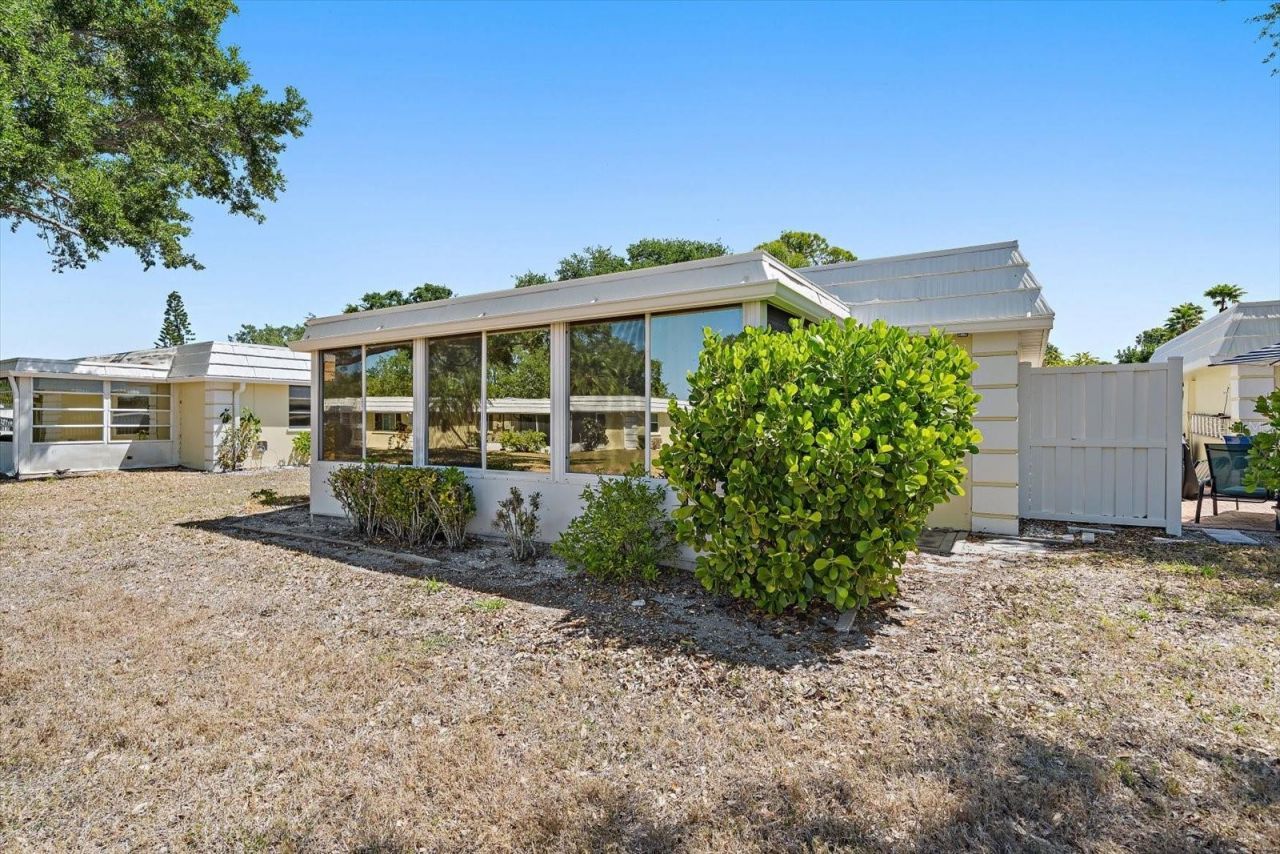 5936 Driftwood Avenue, Unit 16, Sarasota, FL 34231 Photo