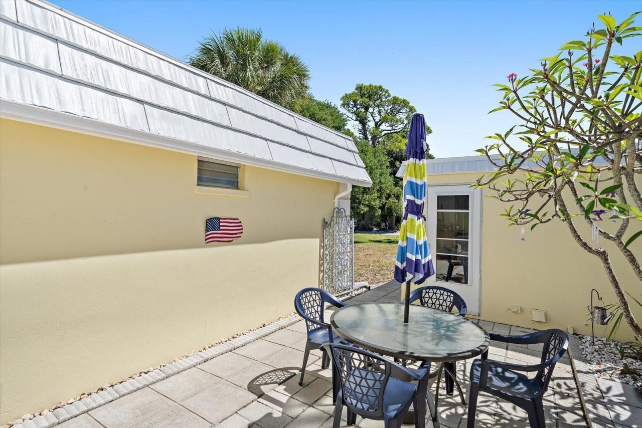 5936 Driftwood Avenue, Unit 16, Sarasota, FL 34231 Photo