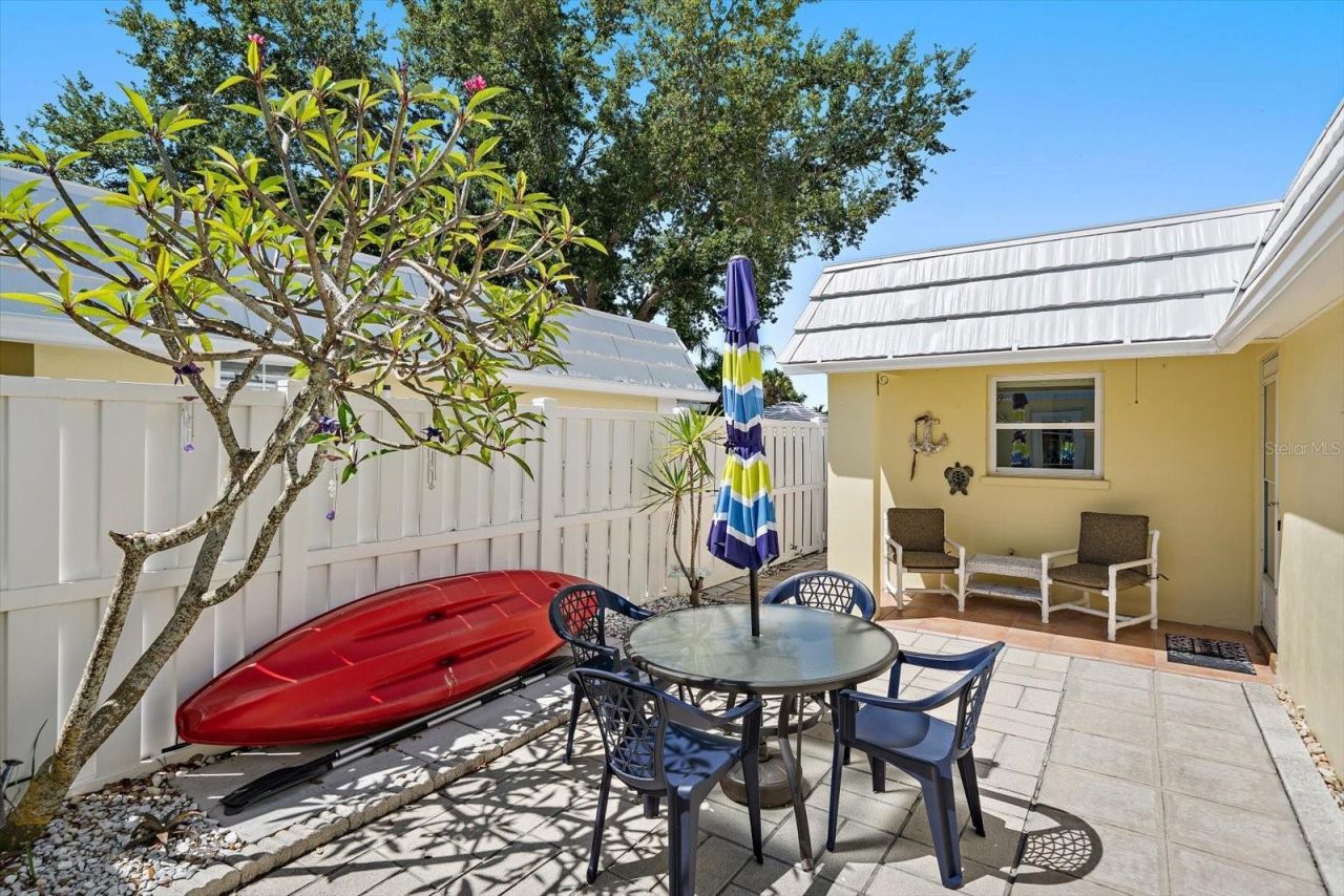 5936 Driftwood Avenue, Unit 16, Sarasota, FL 34231 Photo
