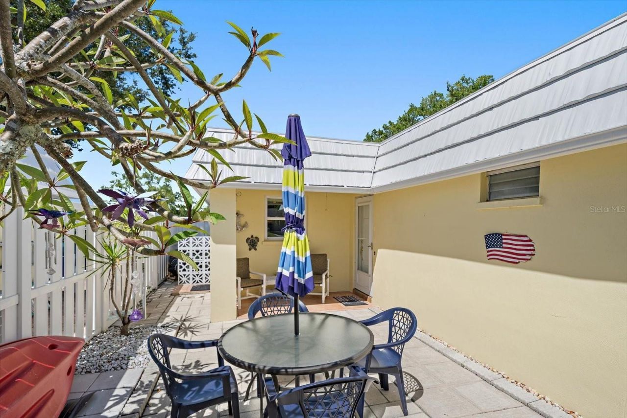 5936 Driftwood Avenue, Unit 16, Sarasota, FL 34231 Photo