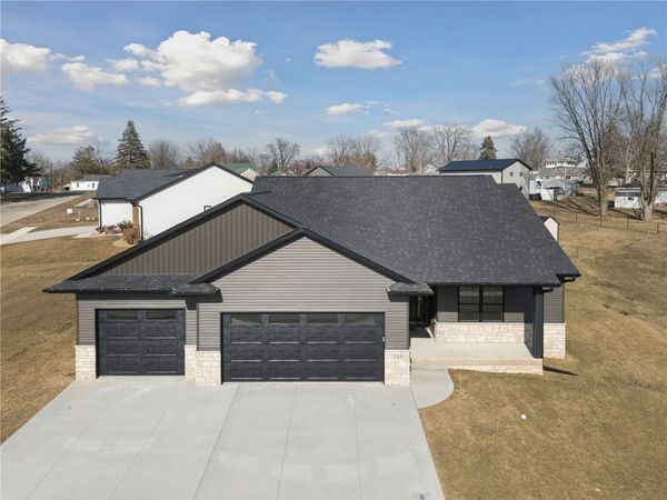 718 Pointer Circle , Center Point, IA 52213