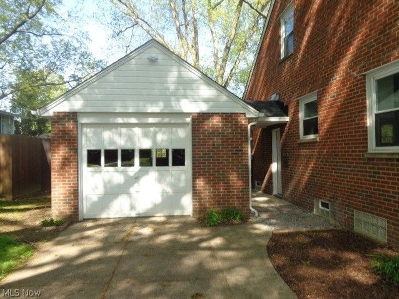 5840 Queens Highway, Parma Heights, OH 44130 Photo 2