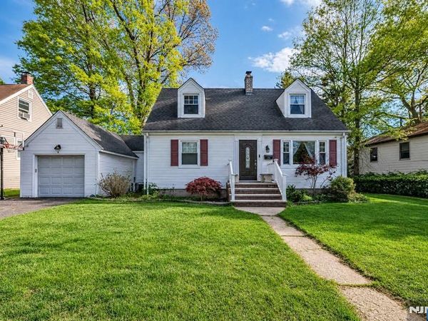 99 Oneida Avenue, DUMONT, NJ 07628