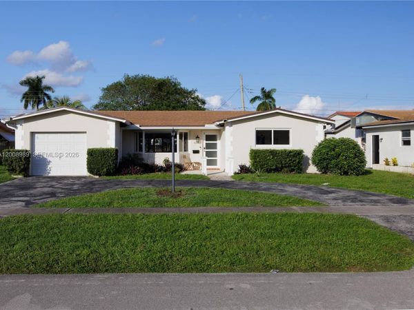609 S Crescent Dr , Hollywood, FL 33021