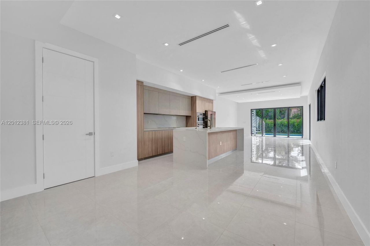 1235 SW 13th Ave , Unit 1235, Miami, FL 33135 Photo