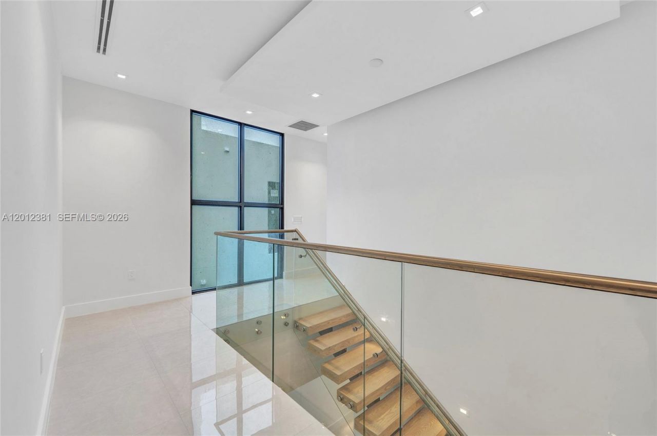 1235 SW 13th Ave , Unit 1235, Miami, FL 33135 Photo
