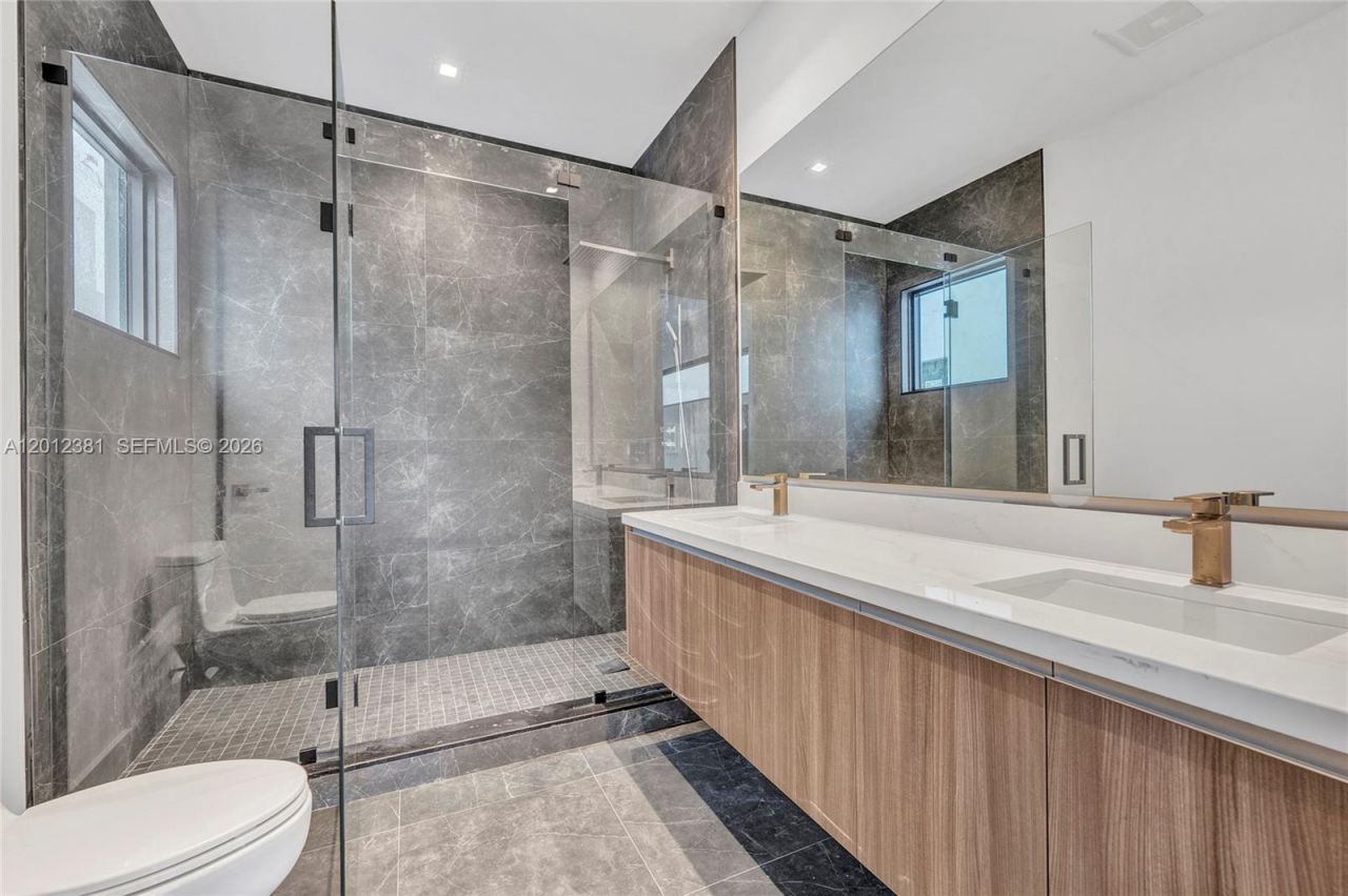 1235 SW 13th Ave , Unit 1235, Miami, FL 33135 Photo