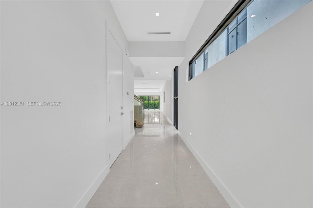 1235 SW 13th Ave , Unit 1235, Miami, FL 33135 Photo