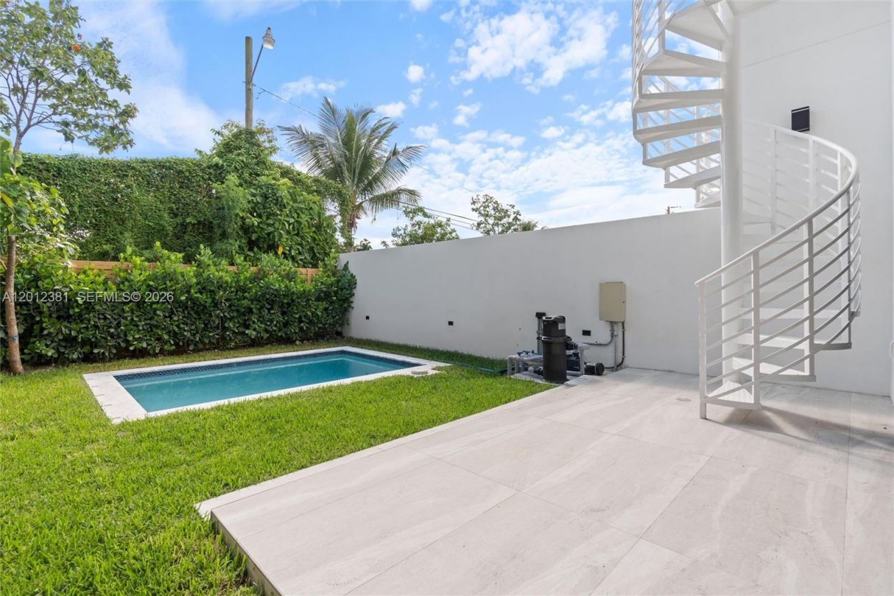 1235 SW 13th Ave , Unit 1235, Miami, FL 33135 Photo