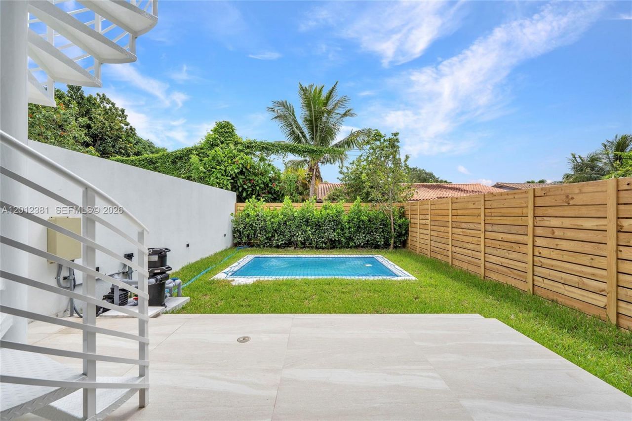 1235 SW 13th Ave , Unit 1235, Miami, FL 33135 Photo