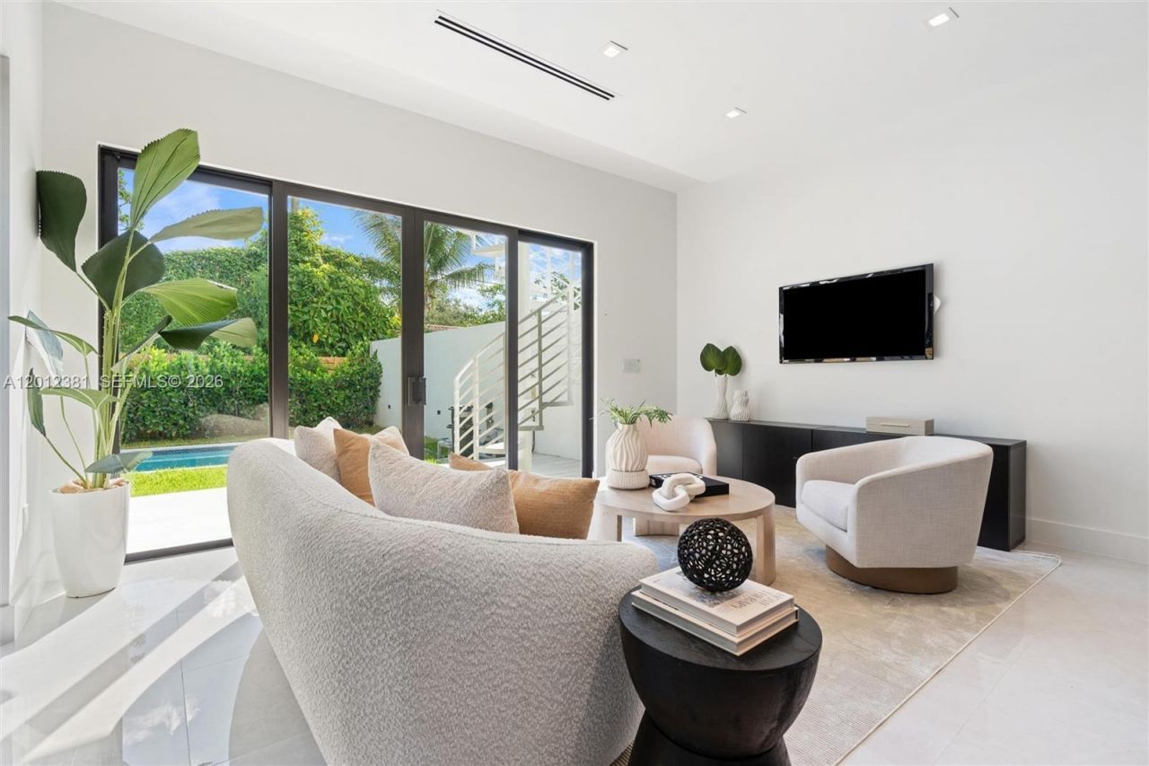 1235 SW 13th Ave , Unit 1235, Miami, FL 33135 Photo