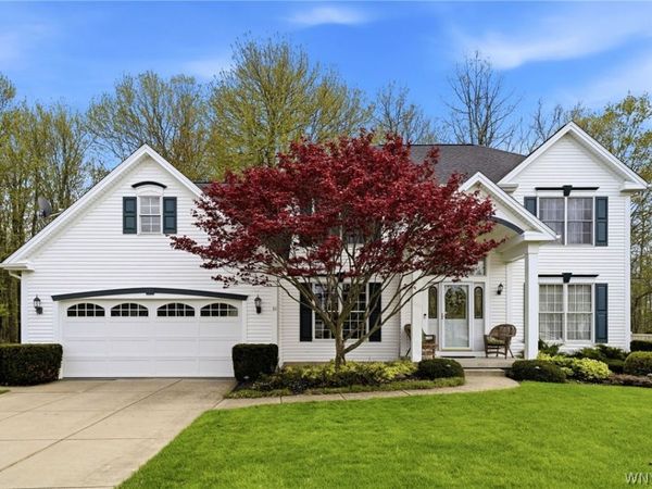 31 Apple Blossom Boulevard, Lancaster, NY 14086