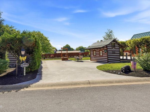 1908 Lizi Loop Way, Sevierville, TN 37862