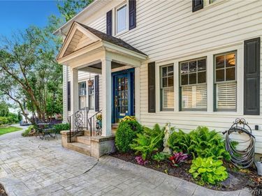 8431 W Rivershore Drive, Niagara Falls, NY 14304