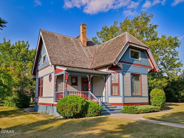 717 9TH AVE., Langdon, ND 58249