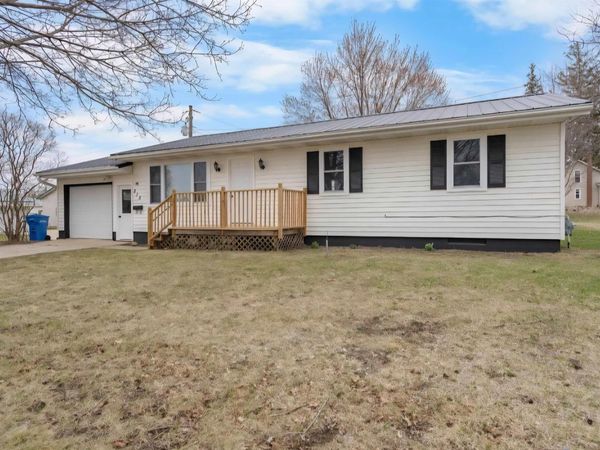 515 N Hartwell Avenue, New Hampton, IA 50659