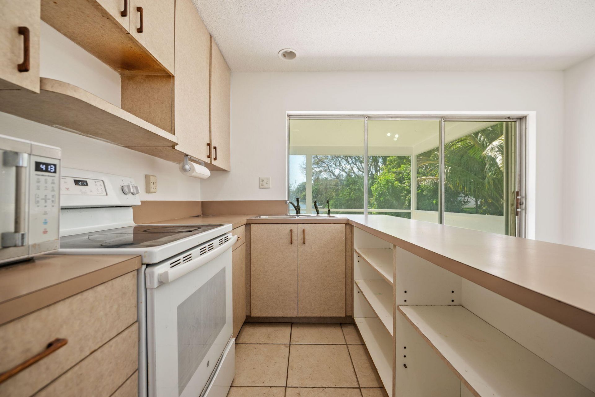 5205 NW 28th Avenue, Tamarac, FL 33309 Photo