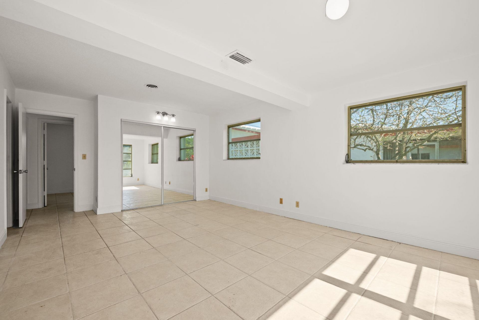 5205 NW 28th Avenue, Tamarac, FL 33309 Photo