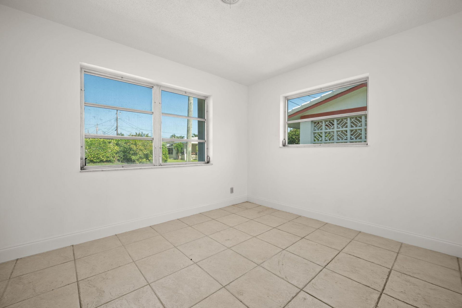 5205 NW 28th Avenue, Tamarac, FL 33309 Photo