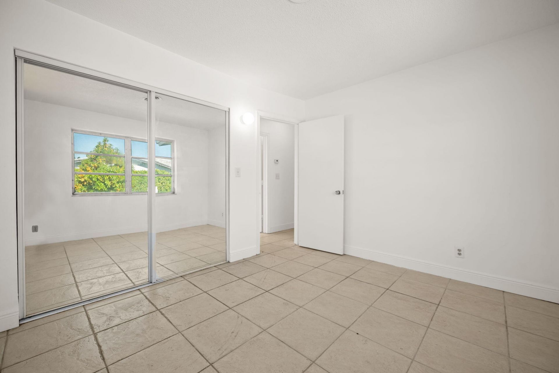 5205 NW 28th Avenue, Tamarac, FL 33309 Photo
