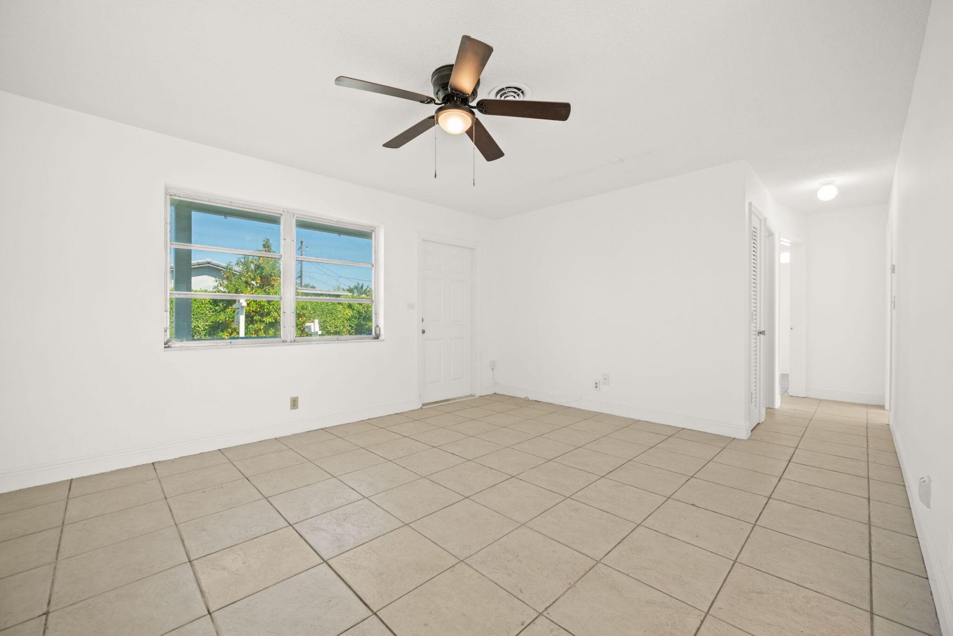 5205 NW 28th Avenue, Tamarac, FL 33309 Photo