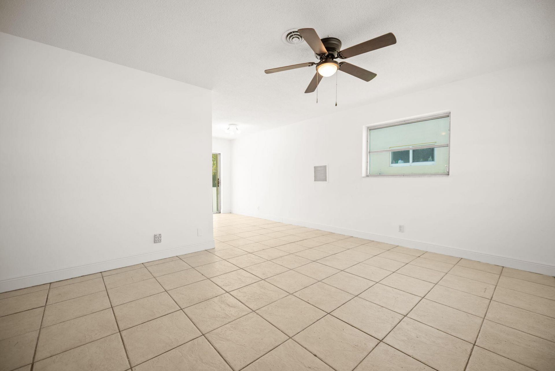 5205 NW 28th Avenue, Tamarac, FL 33309 Photo