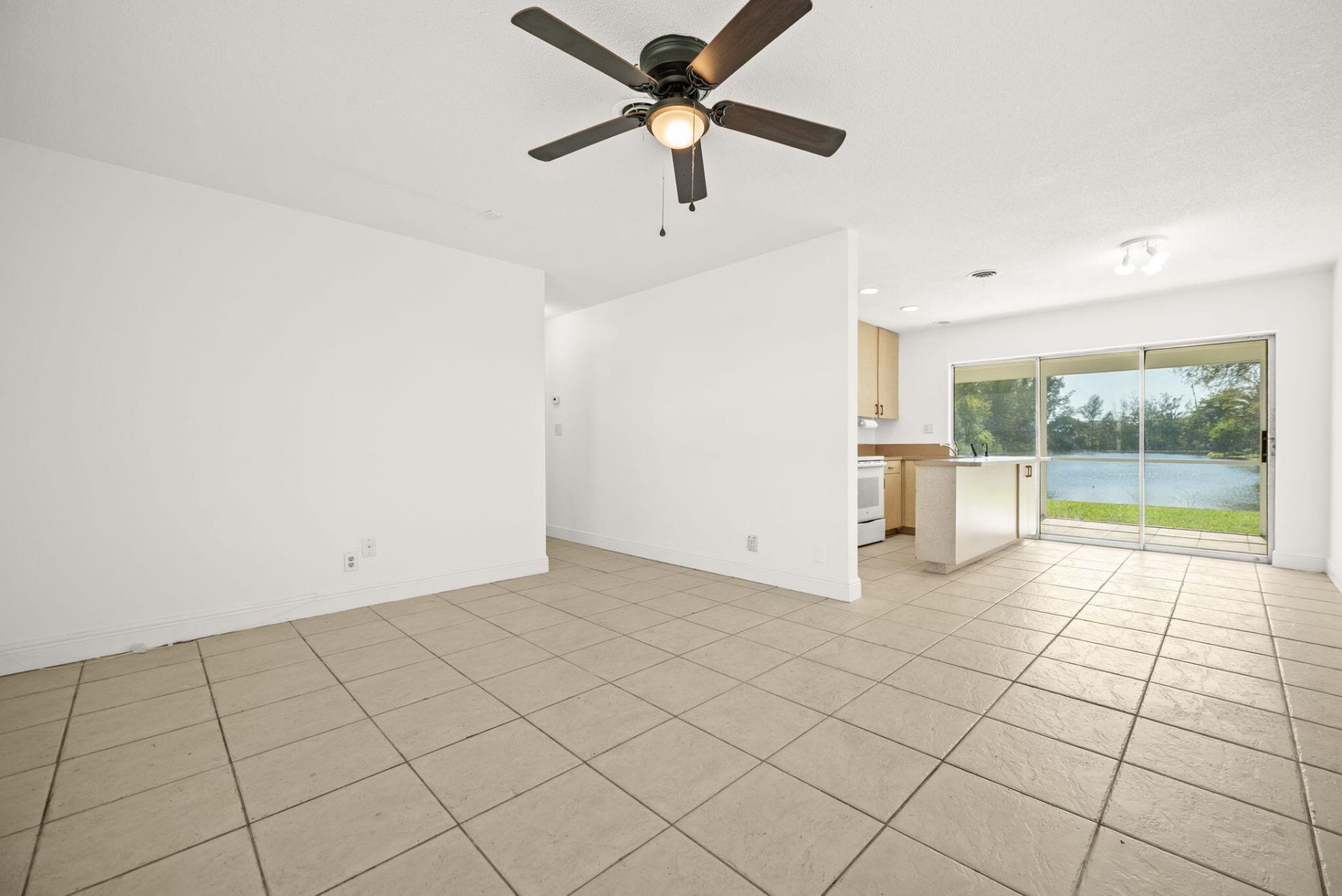 5205 NW 28th Avenue, Tamarac, FL 33309 Photo