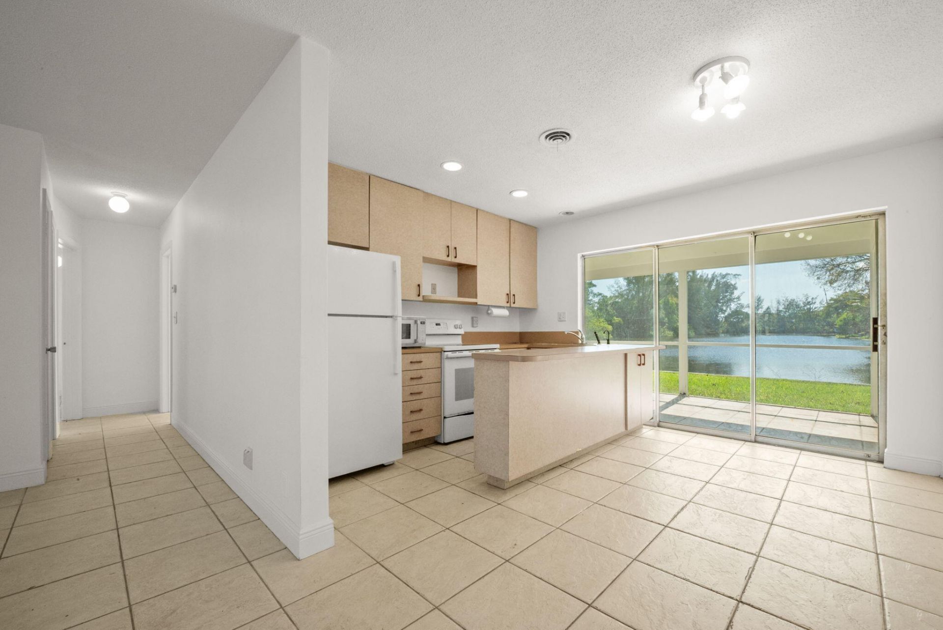 5205 NW 28th Avenue, Tamarac, FL 33309 Photo