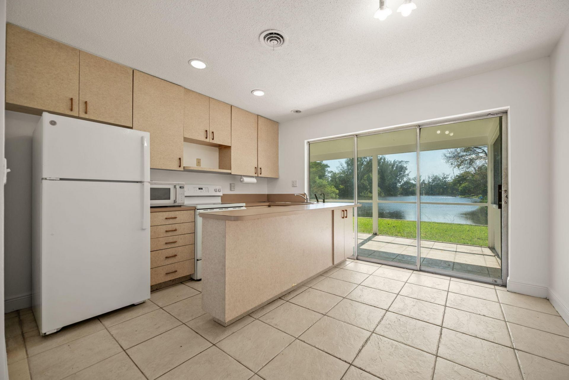 5205 NW 28th Avenue, Tamarac, FL 33309 Photo