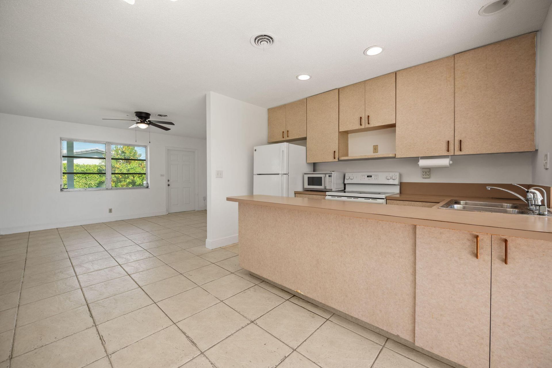 5205 NW 28th Avenue, Tamarac, FL 33309 Photo