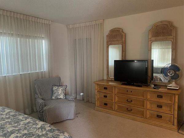 1425 Atlantic Shores Boulevard, Unit 601, Hallandale Beach, FL 33009