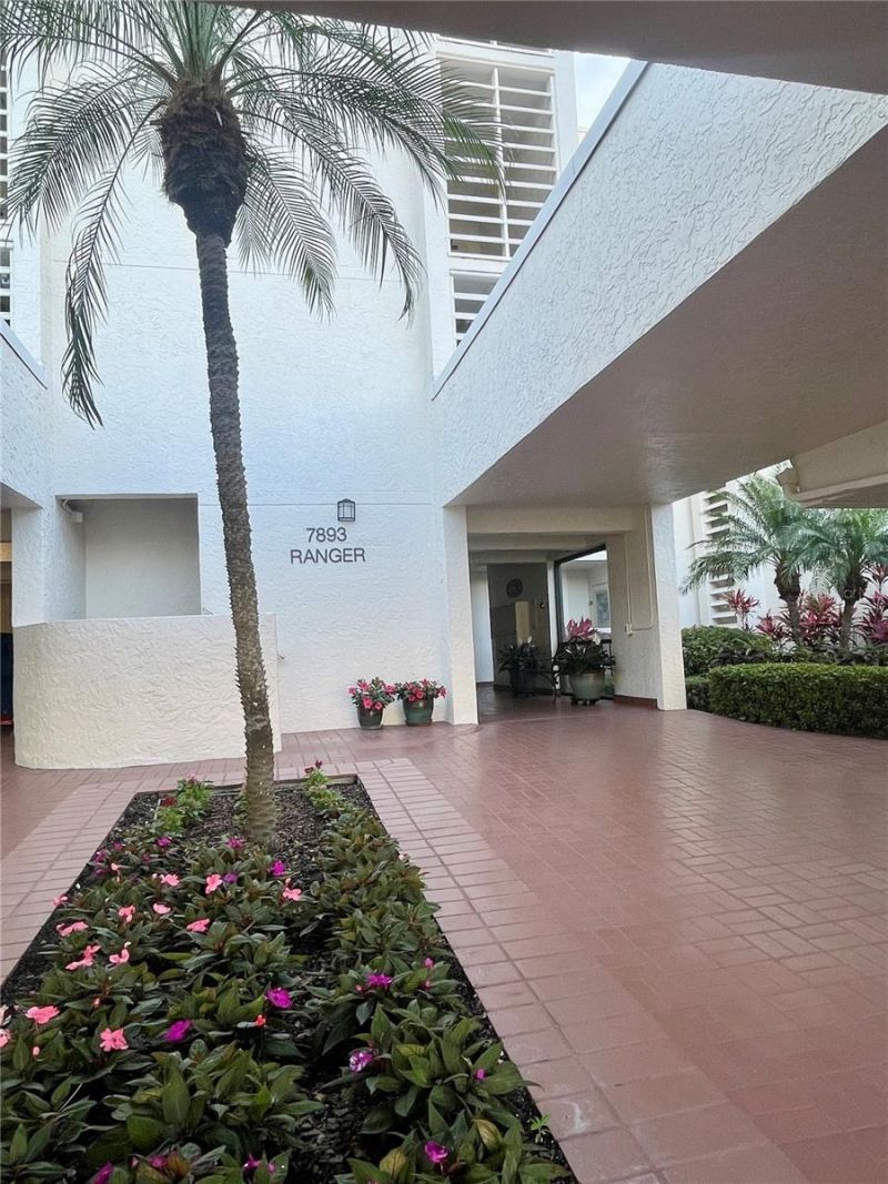 7893 Sailboat Key Boulevard S, Unit 101, South Pasadena, FL 33707 Photo