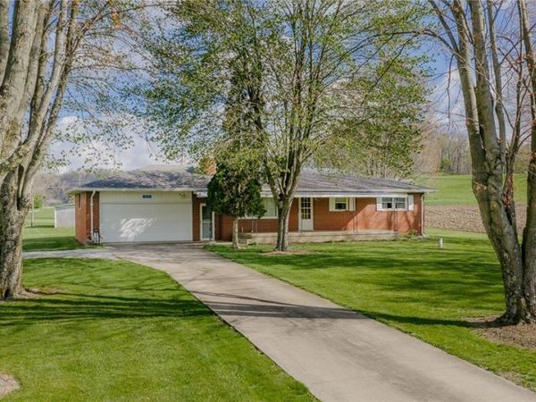 9939 Mapleton Street SE, East Canton, OH 44730