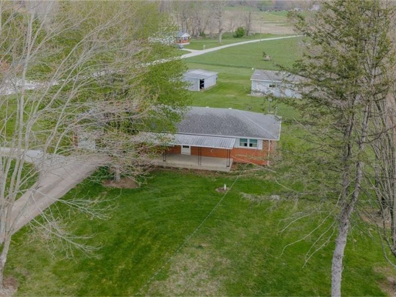 9939 Mapleton Street SE, East Canton, OH 44730 Photo 2